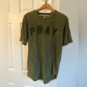 Green “pray” Tshirt, size s